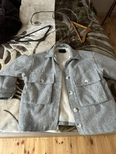 Kurtkalar: Qışlıq üst geyimlər dəsti Zara palto 50 azn Boz balonka 30 azn Xaki — 4