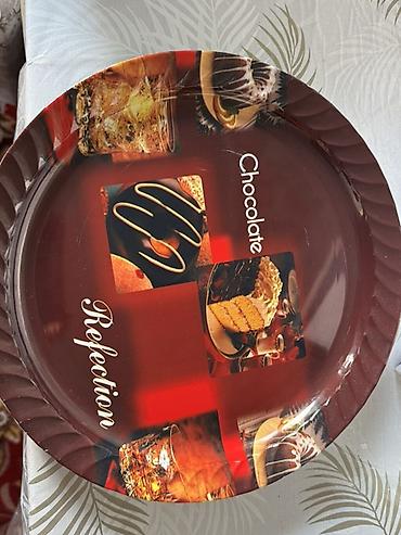 Столовая посуда: Декоративная тарелка с принтом “Chocolate – Refection”. - Материал — 1