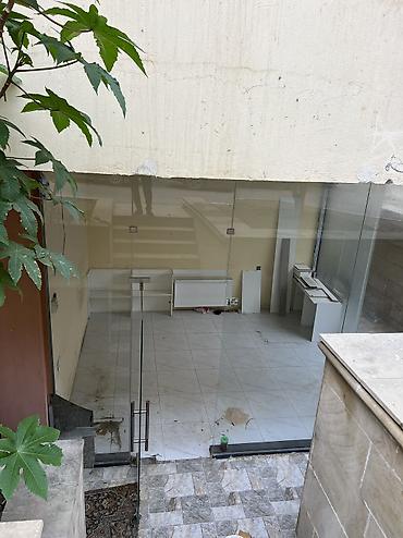 nerimanov kiraye: Qurtuluş 93 də yola və məktəbə yaxındır. Makler haqqı 100 manat çox — 2