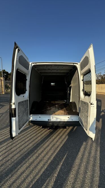 Ford: Ford Transit: 2.4 l | 2011 il 175000 km Van body type — 5