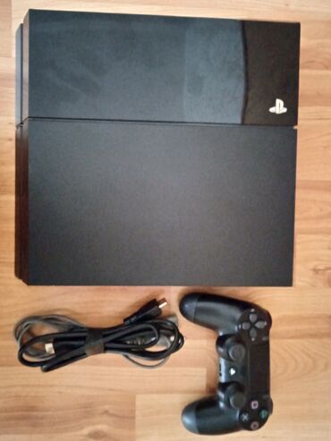 PS4 (Sony PlayStation 4): Продается не прошитая Playstation 4 fat на 500 ГБ Приставка в