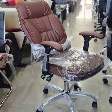 Ofis və oyun kresloları: Yeni, Təkərli, Qolları tənzimlənir, Dəri — 18