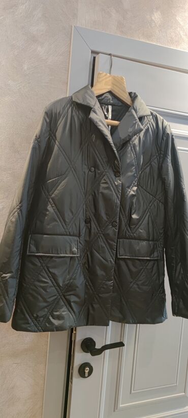 светоотражающая куртка бишкек: Женская куртка цвет - Черный