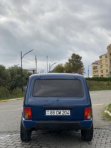 nolyedi masin: LADA Niva (VAZ 2121) 3 qapı, mavi rəngli SUV Əsas xüsusiyyətlər: - — 5