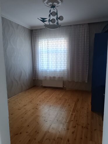 Köhnə tikili: Ramana savxoz yola yaxın bolluq marketin yanı, 4 böyük otağ kombi — 3