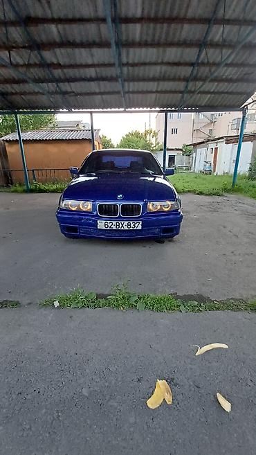 mercedes s class 220: BMW 3 series: 1.8 l | 1993 il Sedan — 1