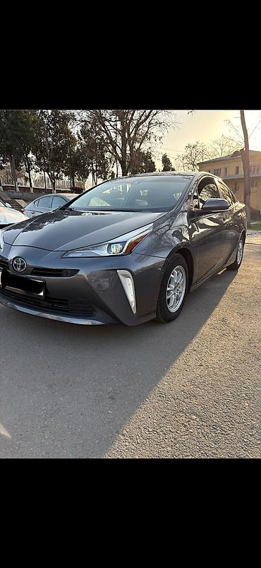 byd e2 2025: Toyota Prius: 2021 г., 1.8 л, Бензин, Лифтбек — 1