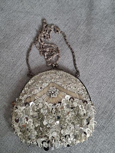 Bijuteriya: Zərif axşam çantaları dəsti - Qara samt clutch: Minimalist dizayn, ön — 2