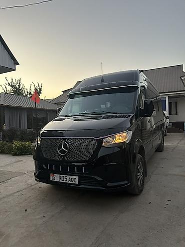 нужные вещи: Mercedes-Benz Sprinter, черный микроавтобус (длинная база, высокий — 2
