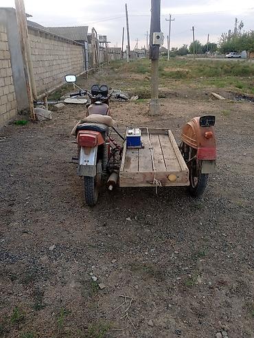 - köhnə sovet tipli motosiklet