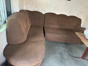 диван в кафе: Угловой диван, цвет - Коричневый, Б/у