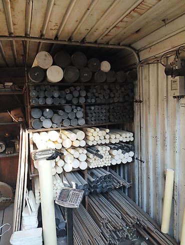 Инструменты для авто: Предлагается набор различных металлических гаечных ключей. В — 27