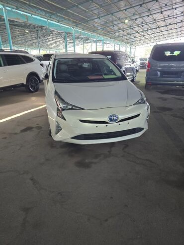 купить машину в рассрочку: Toyota Prius: 2018 г., 1.8 л, Автомат, Гибрид, Седан