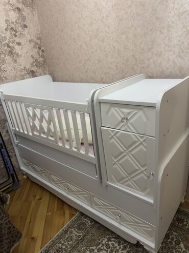 kombi dolab: Oğlan və qız üçün, Dördbucaq, Beşik, Dəst ilə, Matrassız, Yellənmə mexanizmsiz