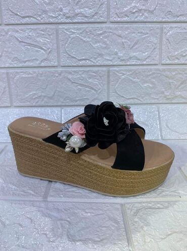 Papuče: Nova kolekcija
1600din.
36-40 — 19