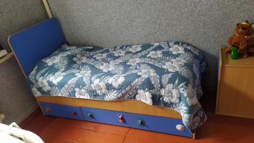 лина диван: Диван-кровать, цвет - Голубой, Б/у
