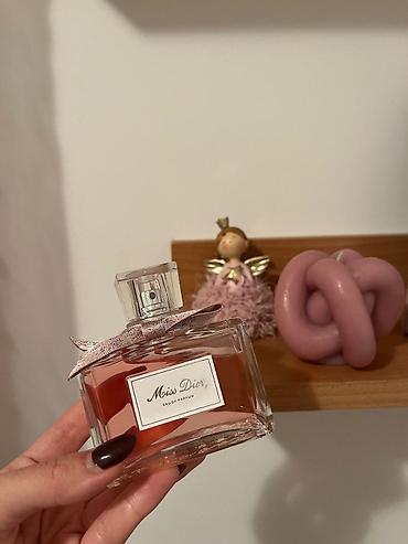 američki brojevi obuće: Miss dior parfem novo 2500 din plus poklon gratis — 1
