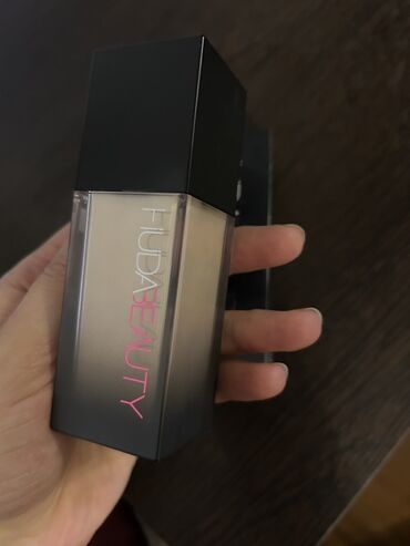 hazır biznes etir: Tonal krem, Huda Beauty