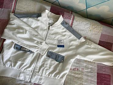 Üst geyimləri: Yüngül jaket - Rəng: ağ, boz detallarla - Material: nazik, nəfəsalan — 1