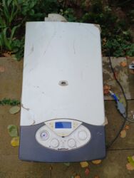 Döşəmə: İşlənmiş Kombi Ariston 28 kVt, Ünvandan götürmə, Zəmanətsiz