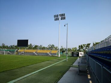 Осветительные приборы: Мачты освещения для стадионов, футбольных полей и спортивных арен