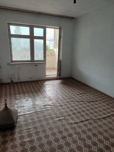 сдаю 2 ком квартиру: 3 комнаты, 67 м², 4 этаж, Старый ремонт