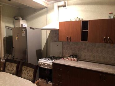 Uzunmüddətli kirayə mənzillər: Bayılda 163 nömrəli məktəbin yanında,4/2-si təmirli,2 otaqlı, Əşyaları — 4