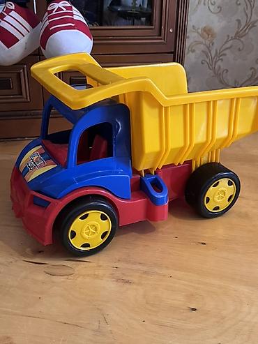 Oyuncaqlar: Uşaq üçün böyük plastik “dump truck” oyuncaq maşın. Hamisi seliqelidi — 1