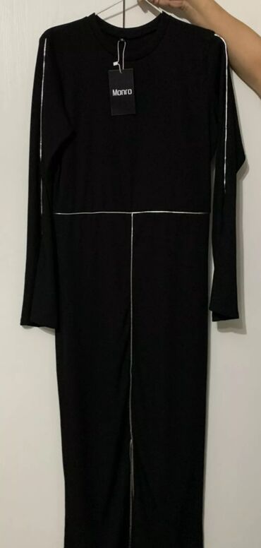 черные платье: Вечернее платье, Длинная модель, С рукавами