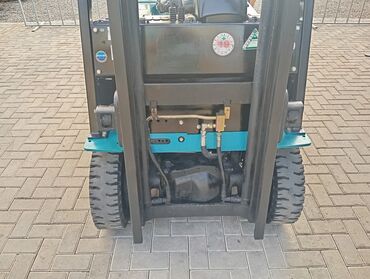 Погрузчики: Погрузчик, 2010 г., Колесный, Вилочный — 3