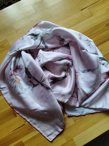 Шарфы, палантины: Шарфы платки в очень хорошем или новом состоянии. Ещё много вариантов — 1