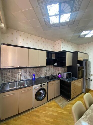 Uzunmüddətli kirayə mənzillər: Elmler metrosuna piyada 3 deqiqelik mesafədə,15 mərtəbənin,6-cı — 5