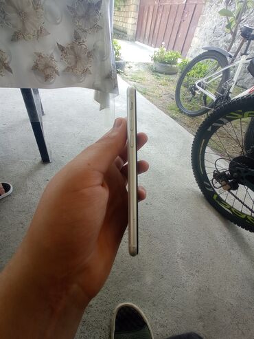 iphone 5 se 2: IPhone SE, 128 GB, Ağ, Face ID, Barmaq izi, Simsiz şarj