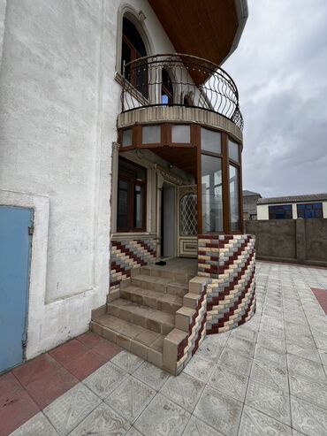 Həyət evləri və villaların satışı: 7 otaqlı, 300 kv. m, Orta təmir — 2