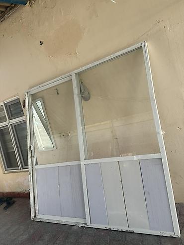 Arakəsmə qapılar: Alüminium sürgülü balkon/qapı sistemi - Material: ağ rəngli alüminium — 1