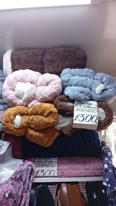 Комплекты постельного белья: Постельное бельё, плед пледы, покрывала, полотенца банные для лица — 13