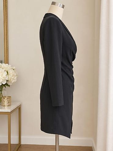 Ženska odeća: Elegantna crna mini haljina sako-kroja - Fason: strukirani kroj koji — 3