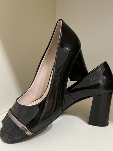 Прямые диваны: Прямые диваны — 9