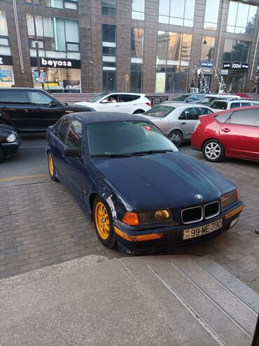 BMW 318: 1.8 l | 1997 il Sedan