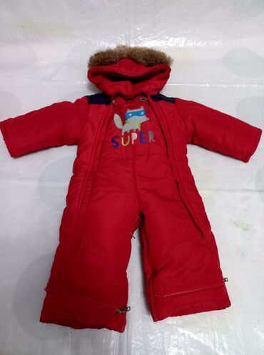 пальто красное: Продаётся детский комбинезон-трансформер.Подойдёт от 8 месяцев до 2