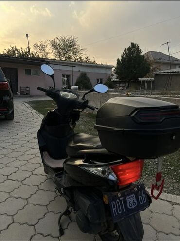электромотоцикл купить бишкек: Скутер/мопед городского типа, черный Торг есть, обмен на айфон