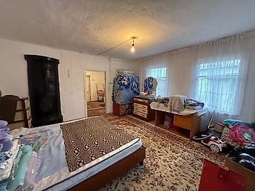 Продажа коттеджей и домов: Үй сатылат • Жер аянты: 9 сотых • Үй 3 бөлмөлүү • Сырты жана полу — 11