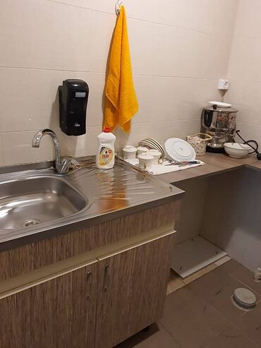 Mağazalar: Xətai metrosuna yaxın yerləşən ümumi sahəsi 90 kv,m olan, obyekt — 5