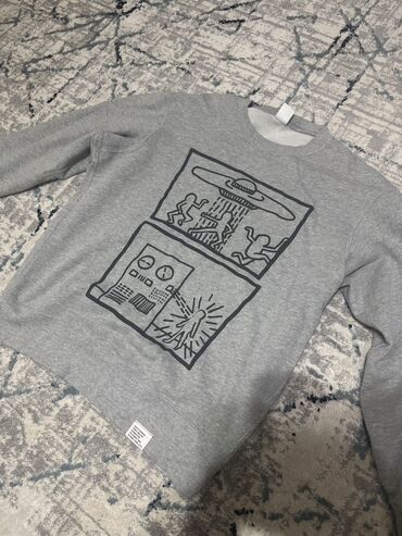 талстовка мурской: Серый мужской свитшот Uniqlo, созданный в коллаборации с Keith Haring