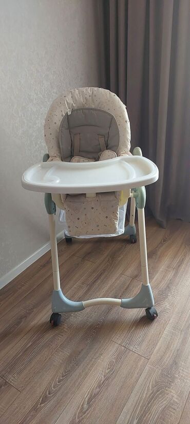 детский стол для кормления: Mothercare usaq yemek masasi Ela veziyyetdedir.Qabagindaki padnus