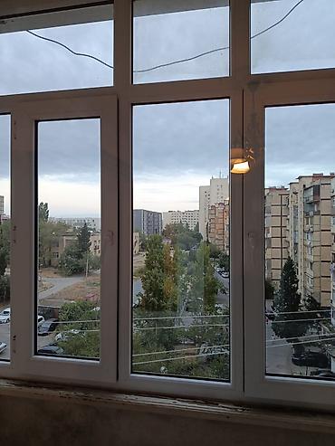 Mənzillər: 2-otaqli 9/6-ci mərtəbəsi orta blok.Dovlətdən istilik sistemi. ayliq — 8