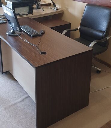 Ofis dəst mebeli: Ofis mebelləri dəsti Tərkibi: - Menecer/stolüstü iş masası – tünd — 2