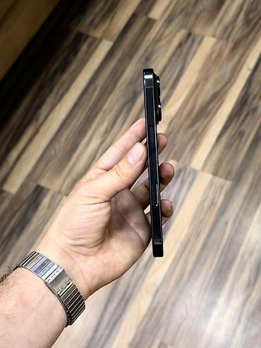 selfie: IPhone 16 Pro, 128 GB, Qara, Face ID — 3