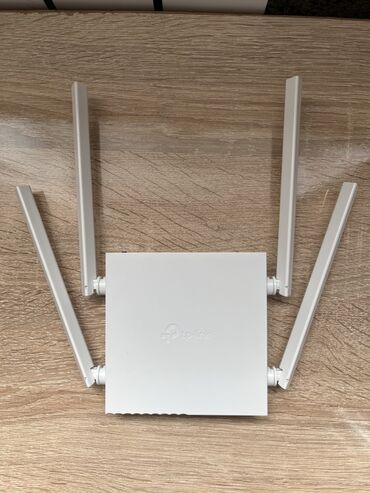 Modemlər və şəbəkə avadanlıqları: TP-Link tərəfindən istehsal olunmuş Archer C24 AC750 Dual Band Wi-Fi