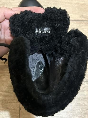 Digər ayaqqabılar: 1.Ботинки Натуральная кожа Размер 39 Цена 60 azn 2. Зимние ботинки — 32